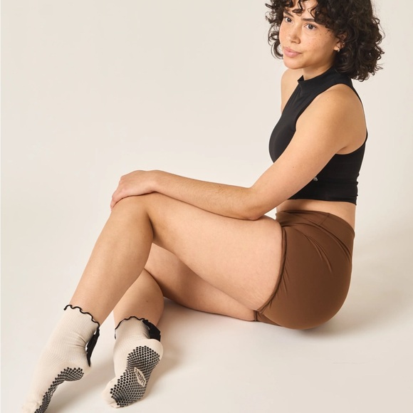 Lucky Honey Juliet Black Velvet Bow Grip Sock Cream Sock Pilates Barre - Picture 3 of 4